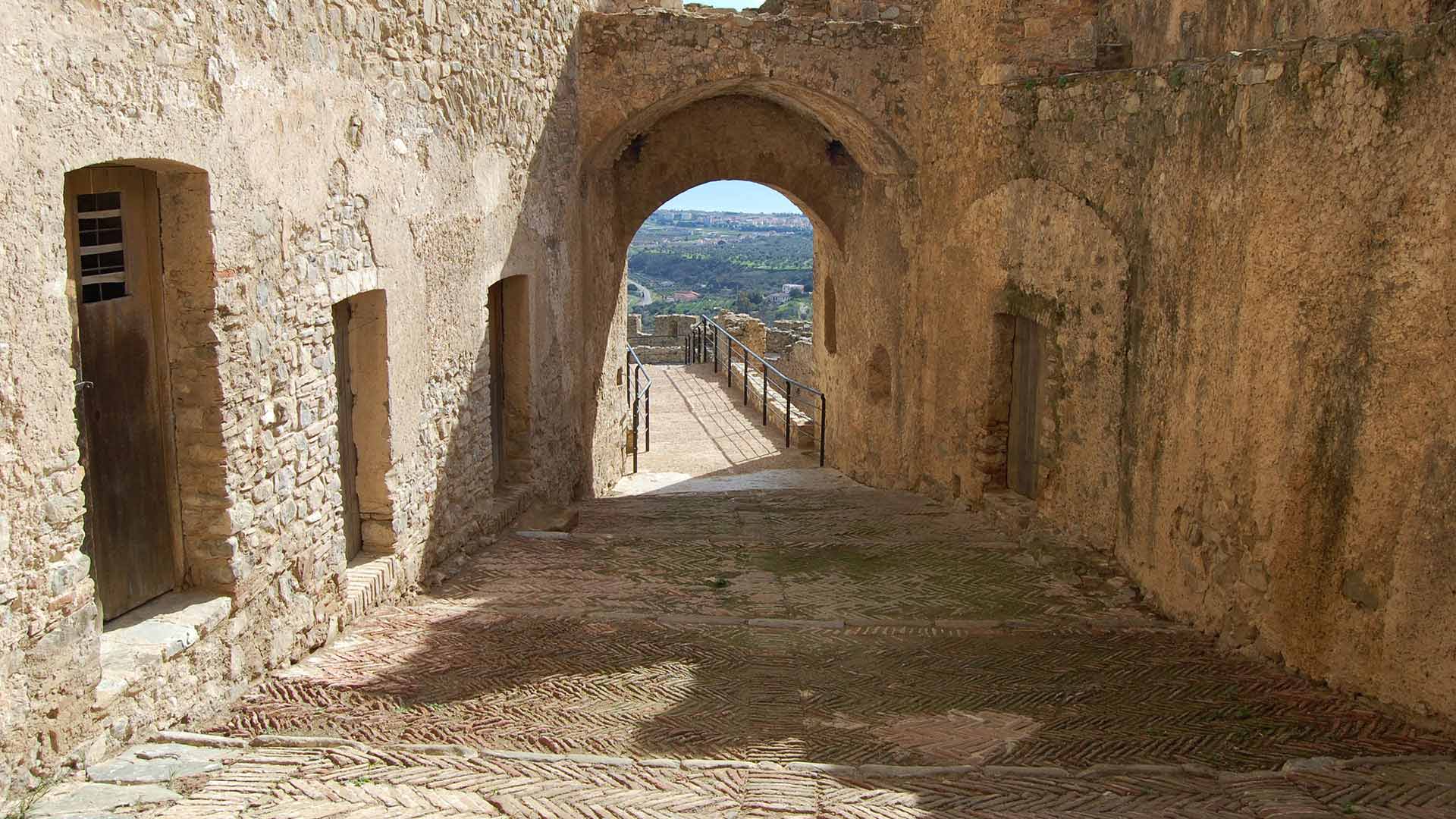 Castello Svevo di Rocca Imperiale - ingresso torre sud-est