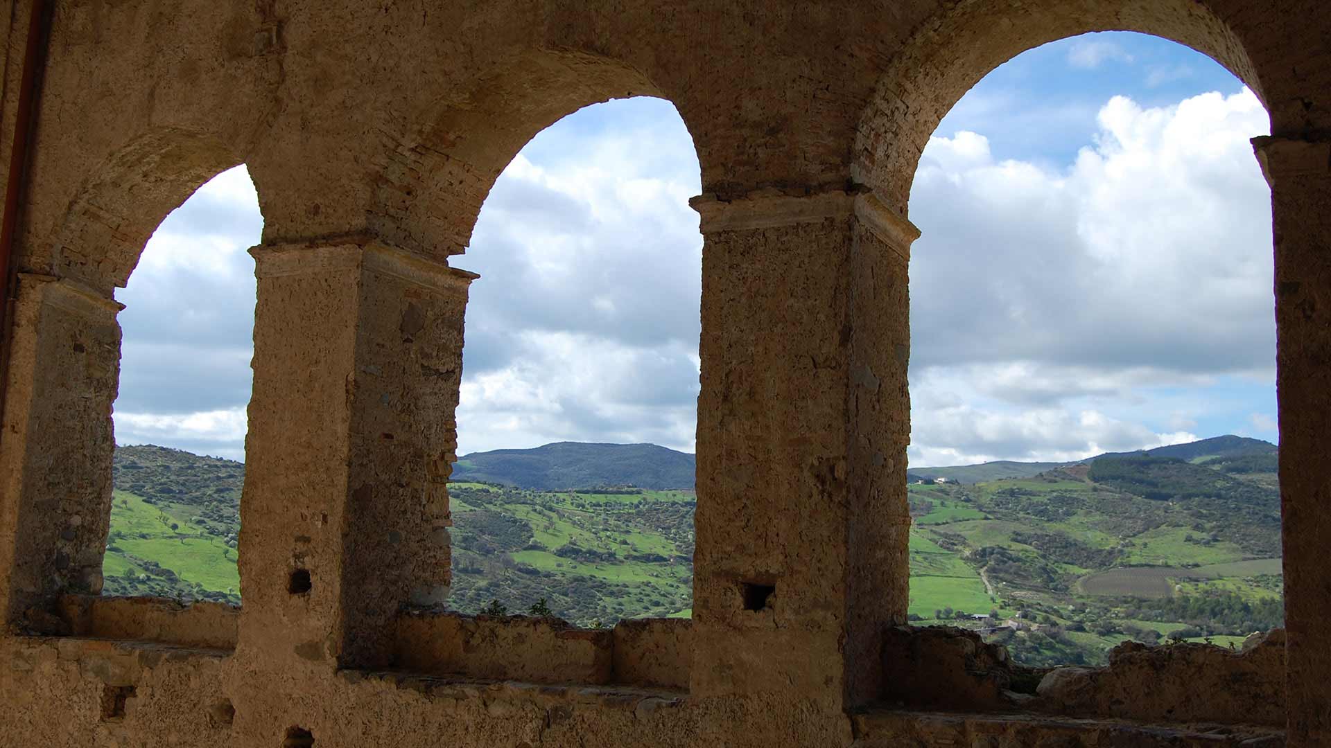 Castello Svevo di Rocca Imperiale - arcate dell'ingresso lato sud-est
